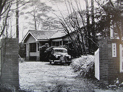 昭和30年代の斎藤病院正門と管理棟